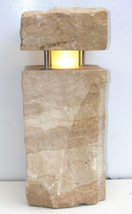 Sandsteinlampe mit Energiesparlampe als Leuchtmittel